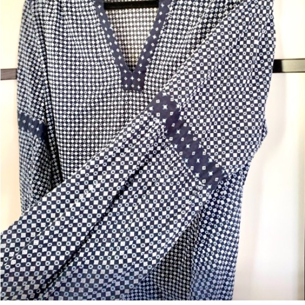 Vince Camino bohemian style L:S shirt. Contrast print around collar and… - Picture 2 of 4